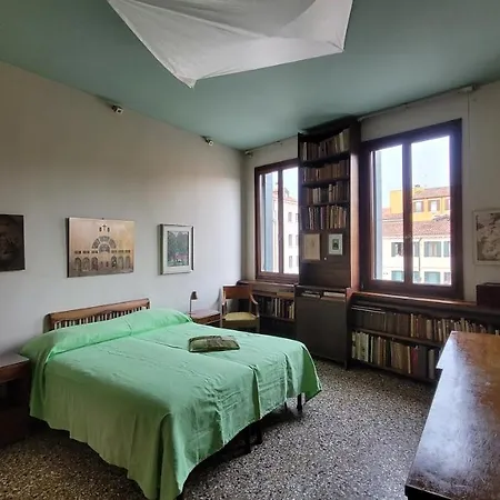 Casa Calle Renier ホームステイ *